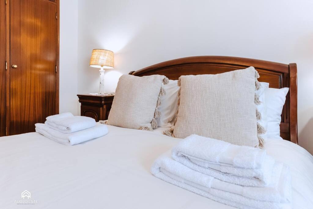 Casa Do Patio - 3 Bedrooms, Ponte Rol ตอร์เรส เวดรัส ภายนอก รูปภาพ