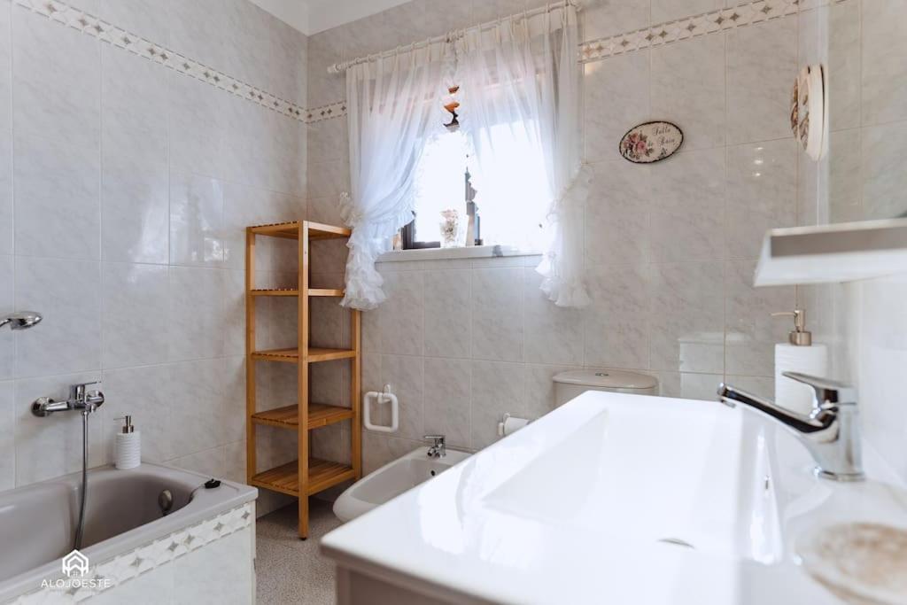 Casa Do Patio - 3 Bedrooms, Ponte Rol ตอร์เรส เวดรัส ภายนอก รูปภาพ